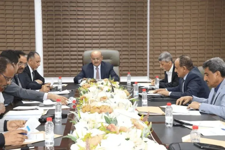 قرار حاسم لتنظيم الموارد برئاسة المعبقي: لا دخول لأي بضائع دون تصاريح رسمية
